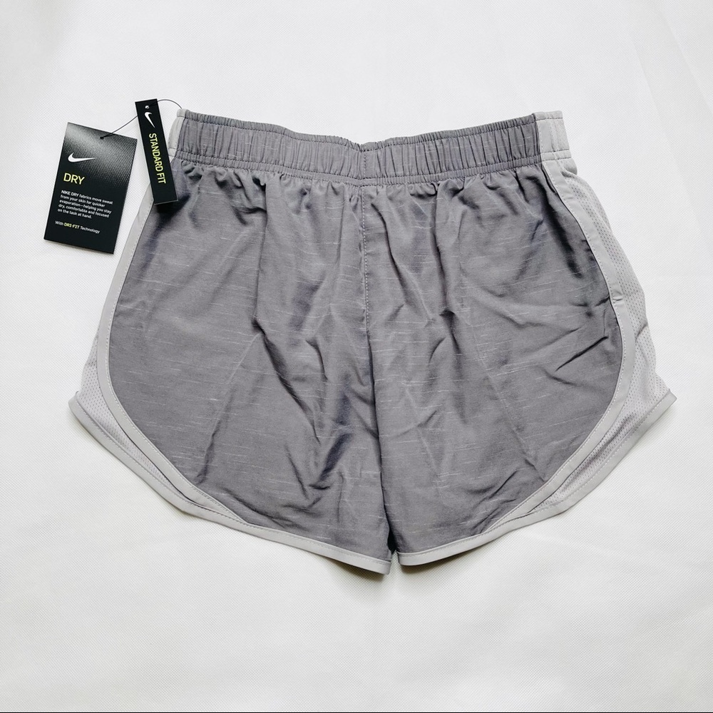 Nike | Women’s Runnings Shorts - Picture 2 of 4